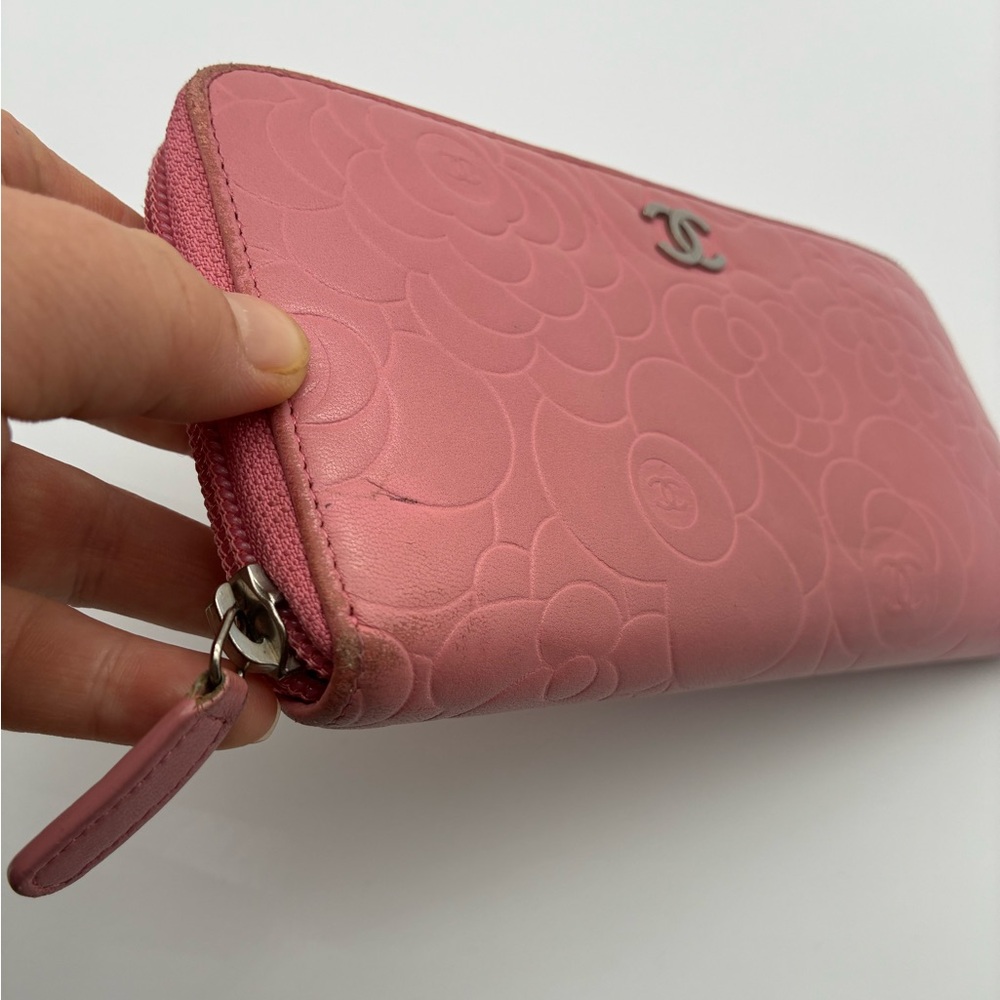 CHANEL PINK CC CAMELLIA FLOWER LAMBSKIN ZIPPY WALLET - Picture 6 of 16